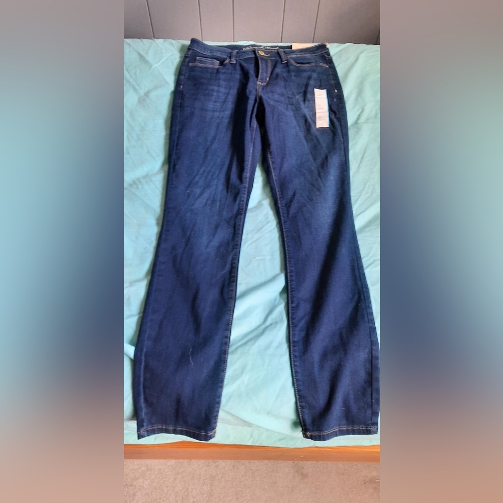Mid-rise skinny universal thread jeans